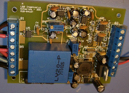 Figura 3.11 – Circuito de medición TRMS - M1-B para 220 Vca y hasta 10 Aca, con sensores de efecto Hall y salidas aisladas 0-5V (2011), para montaje en riel DIN. 