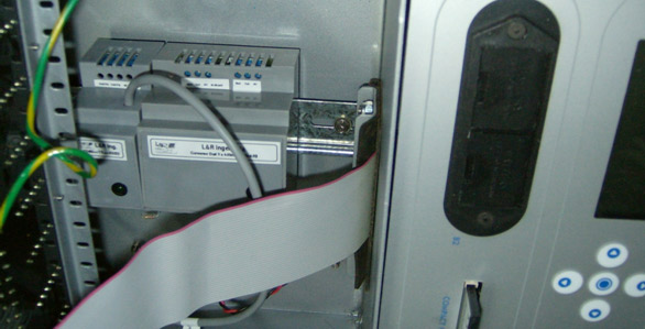 Figura 3.12 Montaje en riel DIN de placas desarrolladas (aquí 4-20 mA / Fig S5.4 montada en interior estación Nomad2)